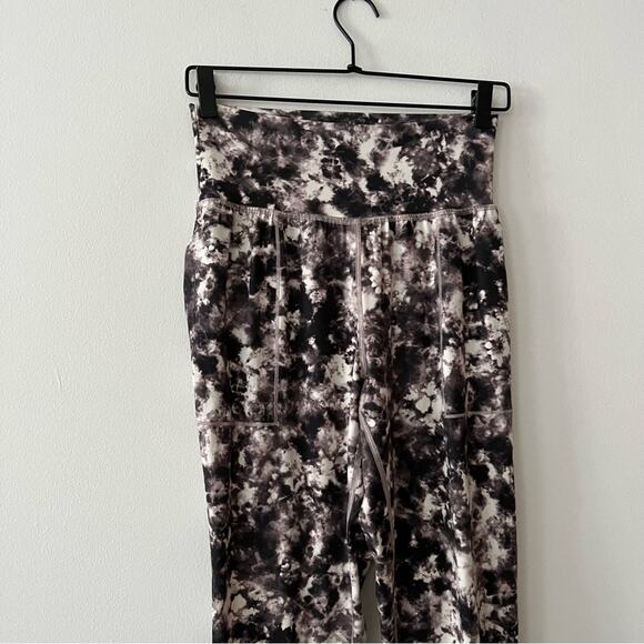 Athleta Salutation Printed High Rise Joggers - Picture 4 of 9